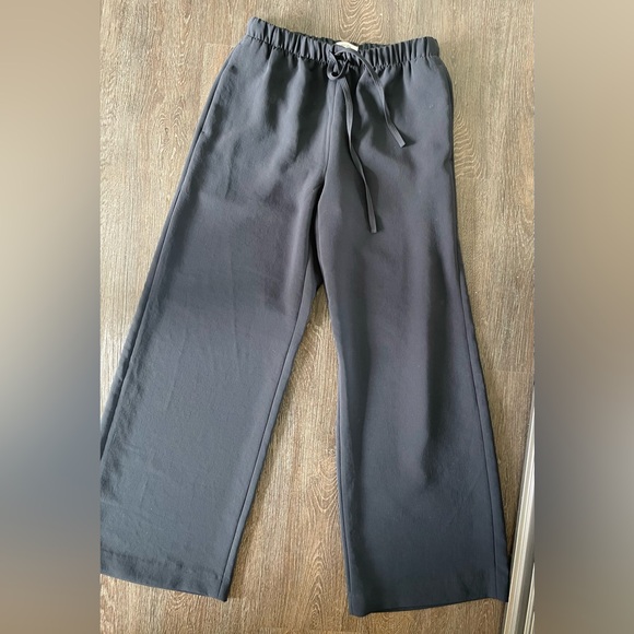 The Lodge Pant™ - Crepette™ Navy Blue NWOT
Size Small - Picture 4 of 4